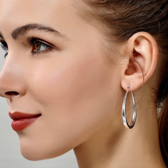 Jewelry - 🤍new. silver hoop earrings